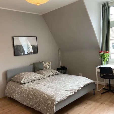 Cosy, New Furniture, 10min Walk To Train Station شقة