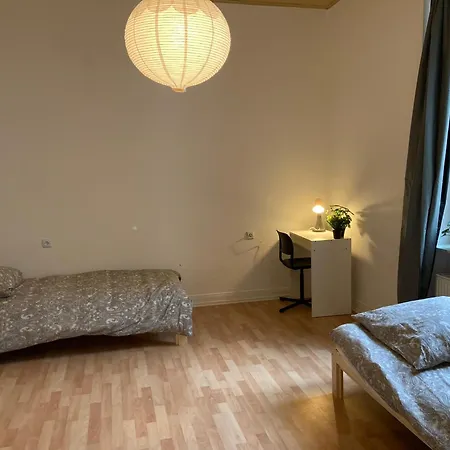Cosy, New Furniture, 10min Walk To Train Station