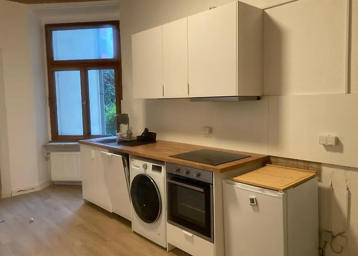 Cosy, New Furniture, 10min Walk To Train Station