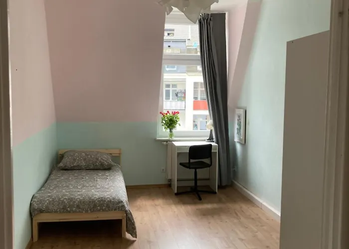 Cosy, New Furniture, 10min Walk To Train Station *