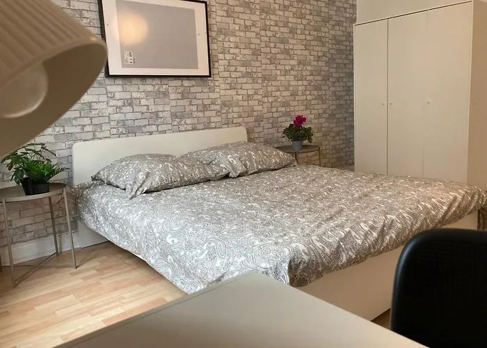 Cosy, New Furniture, 10min Walk To Train Station Appartement