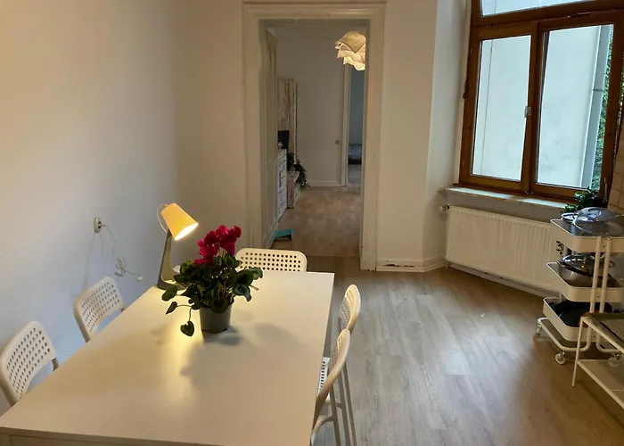 Cosy, New Furniture, 10min Walk To Train Station