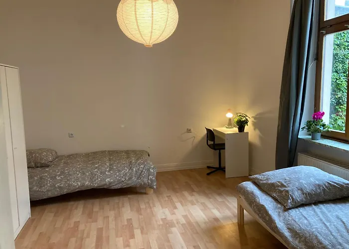 Cosy, New Furniture, 10min Walk To Train Station